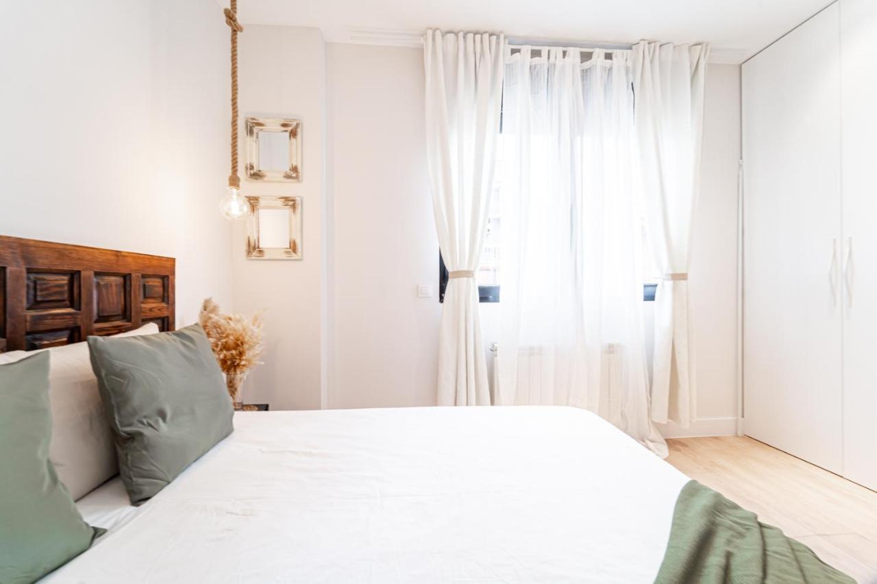 Edsam Madrid Apartments White Bagian luar foto